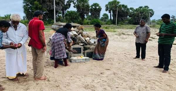 துயிலும் இல்லத்தில் சிரமதானம் கஜேந்திரன் எம்பி களத்தில்