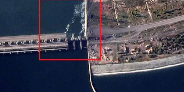 அதில் அமைக்க பட்ட பாலங்கள் சேதமடைந்தன .