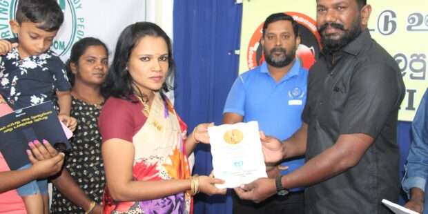 காப்போம் நிறுவனத்தினால் ஊடகவிலயாளர்களின் பிள்ளைகளுக்கு கற்றல் உபகரணங்கள் வழங்கி வைப்பு