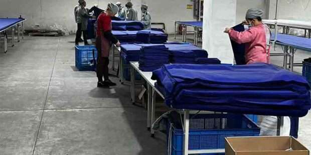 இலங்கைக்கு பாடசாலை உடைகளை இலவசமாக வழங்கிய சீனா