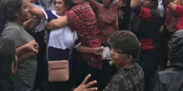 பாராளுமன்றுக்கு அருகில் பதற்றம்