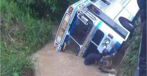 பேருந்து விபத்தில் மாணவர்கள் காயம்