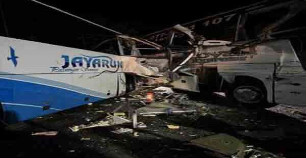 இரு பேருந்து நேருக்குநேர் மோதல்