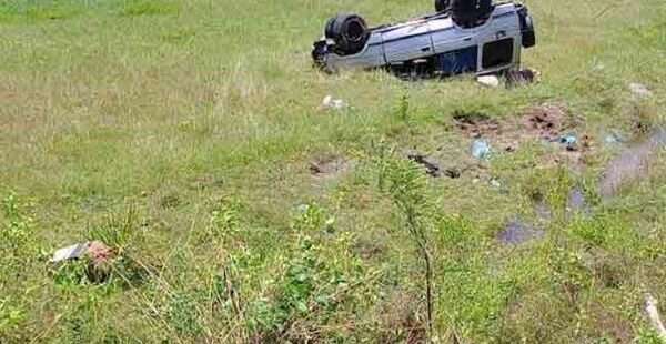 மூவர் காயம் ஜீப் விபத்தில்