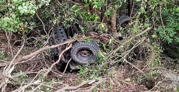 ஜீப் மரத்தில் மோதி விபத்து