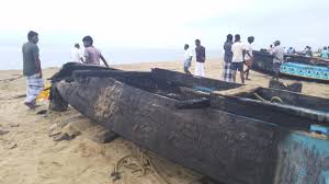 குழு மோதல் படகுகள் எரிப்பு