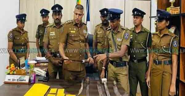 கூரிய ஆயுதங்களுடன் நால்வர் கைது