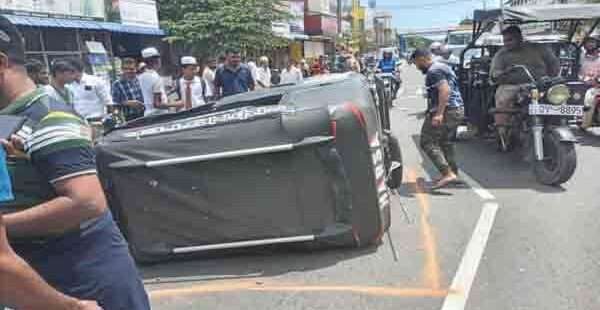 ஓட்டமாவடியில் ஓட்டோ விபத்து மாணவி காயம்