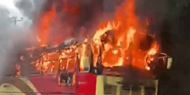 திடீரென தீப்பிடித்து எரிந்த பஸ்