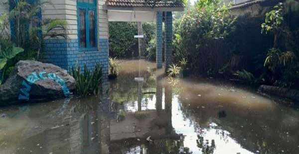 கடல் நீரில் மூழ்கிய களுத்துறை