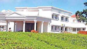 அமைச்சர்களின் பங்களாக்களில் தளபாடங்கள் குவிப்பு