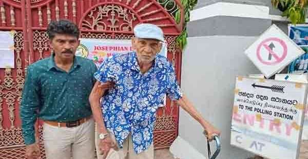 106 வயது முதியவர் வாக்களிப்பு