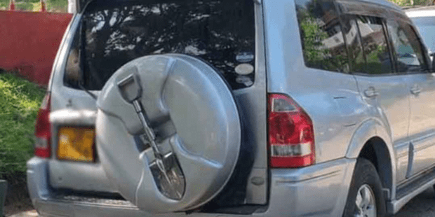 போதகரின் மற்றுமொரு கார் சிக்கியது