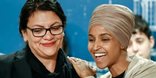 அமெரிக்க காங்கிரஸில் பணியாற்றும் முதல் முஸ்லீம் பெண்கள்