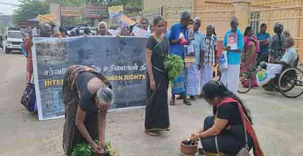 நீதி கேட்டு போராட்டம்