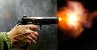 மணல் கடத்திய வாகனம் மீது துப்பாக்கிச் சூடு