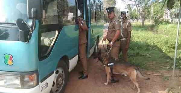 கிளிநொச்சியில் போலீசார் திடீர் சோதனை