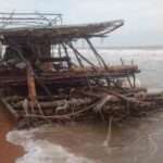 இலங்கையில் கரையோரங்கிய மர்ம படகு