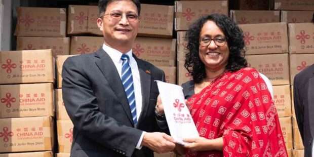 பாடசாலை சீருடையை வழங்கிய சீனா