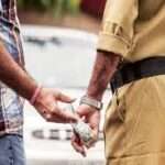 லஞ்சம் பெற்ற போலீசார் கைது