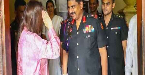 இராணுவ தளபதிக்கு வெளிநாட்டு பெண்கள் சலூட்