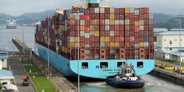 டிரம்ப் நீர்வழிப்பாதையை கையகப்படுத்துவதாக மிரட்டல்