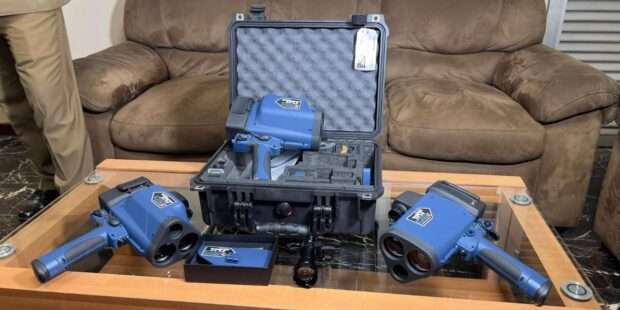 வாகனம் ஓட்டுவதைக் கண்டறிய வேகத் துப்பாக்கிகள்