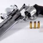 துப்பாக்கியால் சுட்டுவ ஒருவர் படுகொலை