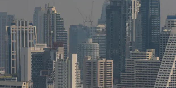 பாங்காக் காற்று மாசுபாடு காரணமாக 352 பள்ளிகள் மூடப்பட்டுள்ளன