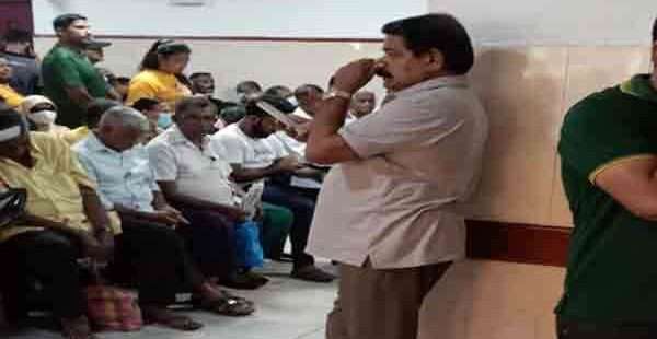 காத்திருக்கும் அமைச்சர் சந்திரசேகர்