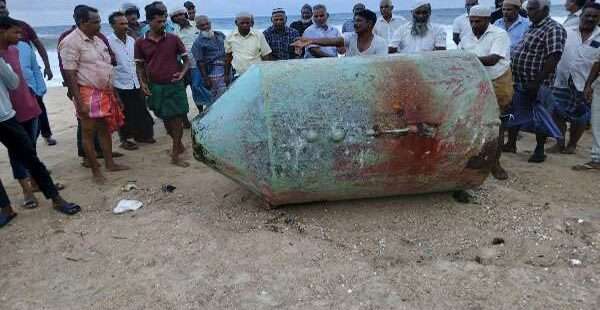 கடலில் மிதந்த தாங்கி