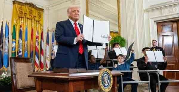 அமெரிக்க கல்வித் துறையைக் கலைக்க ட்ரம்ப் கையெழுத்து