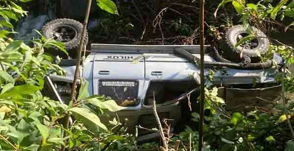 ஜீப் புரண்டதில் இருவர் காயம்