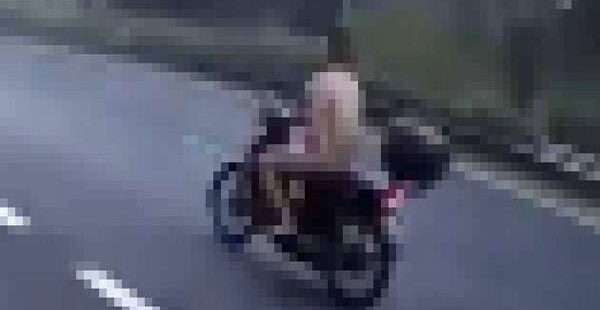 ஆடையின்றி ஓட்டியவர் கைது