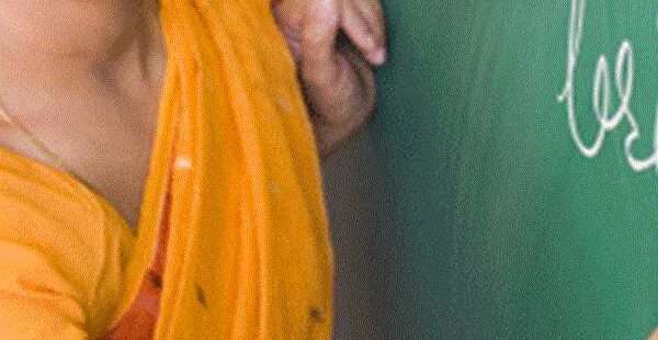 ஆசிரியைக்கு தாக்குதல் நடத்திய ஆசிரியர்