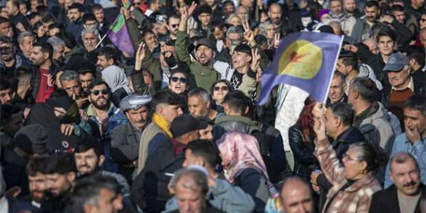 40 வருட கிளர்ச்சியில் குர்திஷ் போராளிகள் போர் நிறுத்தத்தை அறிவித்தனர்