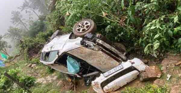 கந்தபொல விபத்தில் மூவர் காயம்