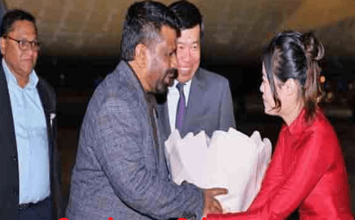 சிறப்பு வரவேற்பு வியட்நாமில் அனுரா