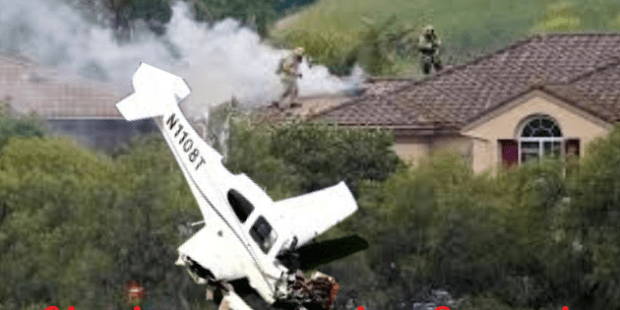 வீட்டின் மேல் விழுந்த விமானம்