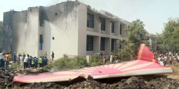 இந்திய விமான விபத்தில் பிரித்தானியர் மூவர் பலி