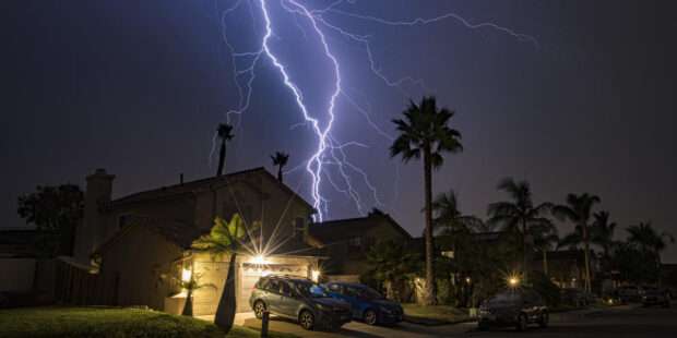 மின்சாரம் தாக்கி பல நூற்றுக்கணக்கானோர் பலி