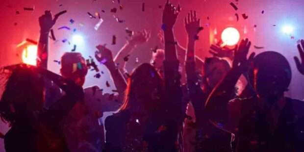 இளம்பெண் உட்பட 21பேர் கைது