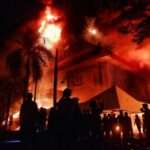 இந்தோனேசியாவில் எரியும் கட்டடங்கள்