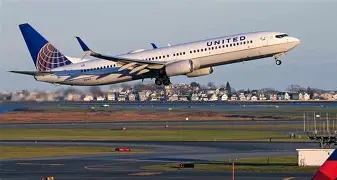 ஓடிய விமானத்தின் கதவை திறந்த பயணி லண்டனில் பரபரப்பு