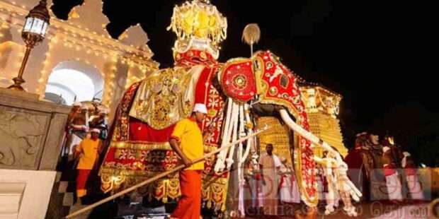 தலதா மாளிகையின் எசல பெரஹெரா