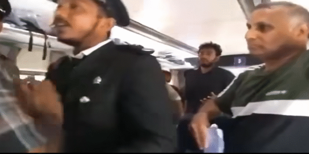 புகையிரதத்தில் தமிழர் சிங்களவர் சண்டை