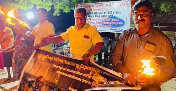 மன்னாரில் தீப்பந்த ஆர்ப்பாட்டம்