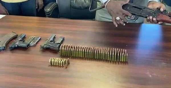 சட்டத்தரணியின் வீட்டில் துப்பாக்கிகள்