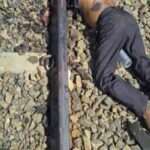 ரயிலில் மோதி உயிரிழந்த ஆணின் பாகங்கள் மீட்பு