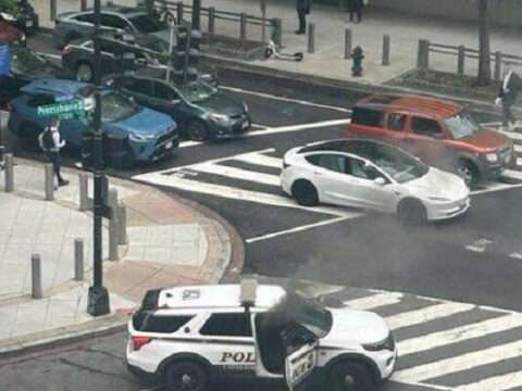 அமெரிக்க ரகசிய சேவை வாகனம் தீப்பிடித்தது